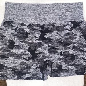 Seamless Camo Print Sports Shorts